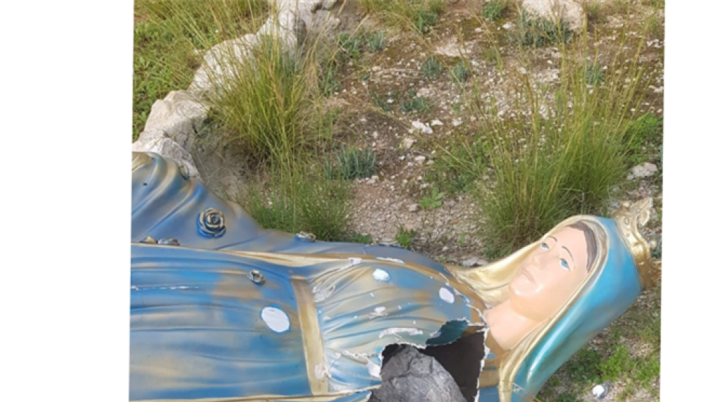 تكسير تمثال العذراء في جبيل!