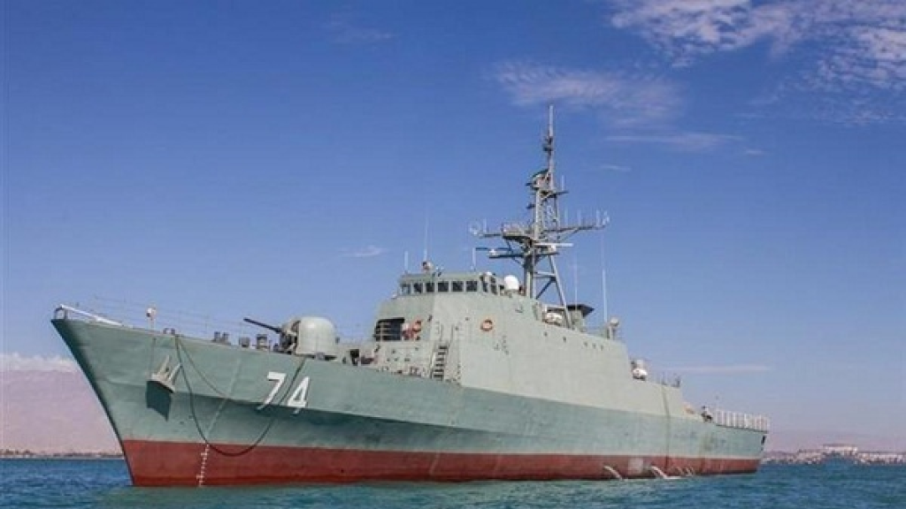 بلومبرغ: إرسال السفينة الإيرانية للبحر الأحمر أجرأ تحدٍّ لواشنطن
