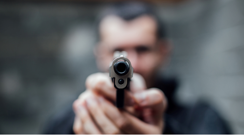 في مقنة... أطلقوا النار عليه وأردوه قتيلًا