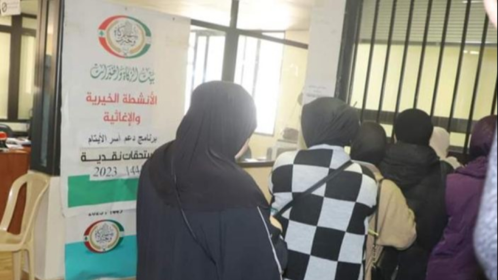 بيت الزكاة والخيرات يوزع المخصصات النقدية الدورية على أسر ايتامه المكفولين 