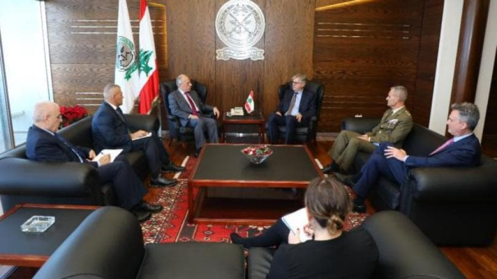 وزير الدفاع: لبنان يلتزم بقرارات الشرعية الدولية