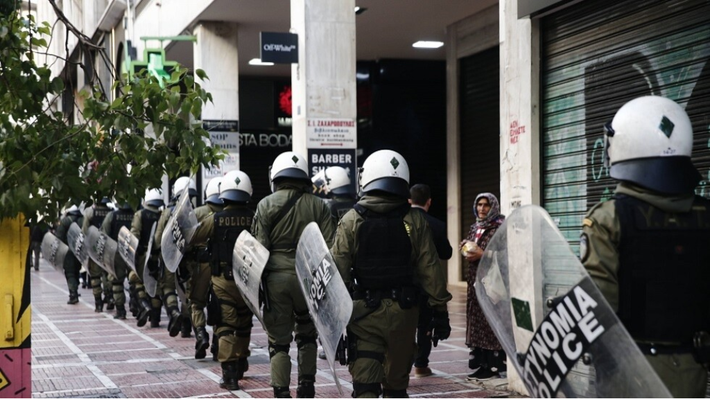 اليونان.. بدء محاكمة العشرات بتهمة اغتصاب قاصر