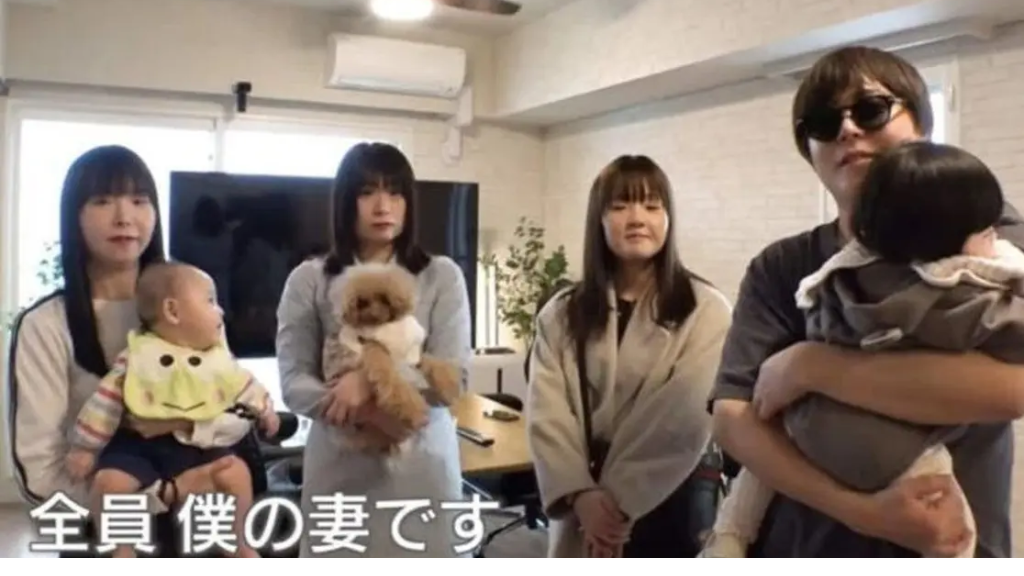 بالفيديو - أربع زوجات وصديقتان.. شاب يود إنجاب 54 طفلاً يشغل اليابان