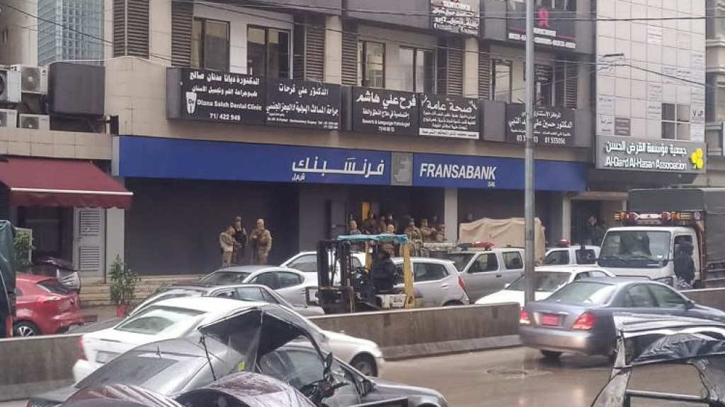 ما آخر تطورات اقتحام المصرف في المشرفية؟