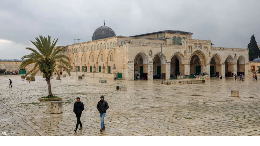 الاحتلال يعوق وصول المصلين إلى المسجد الأقصى