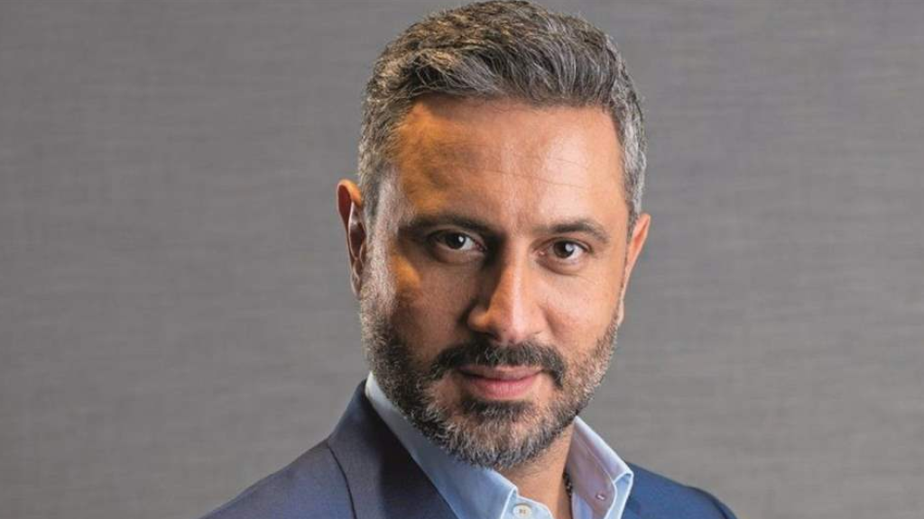 قيس الشيخ نجيب في موقف محرج في Joy Awards بسبب نجم عالمي