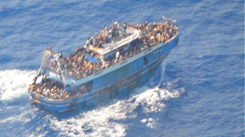 بعد أن أنقذتهم السلطات القبرصيّة... وفاة طفلة على متن قارب هجرة