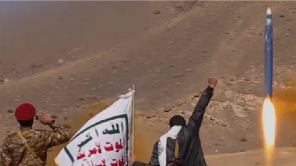 يمكنهم استهدافنا خلال 75 ثانية.. قائد الأسطول الأمريكي الخامس يتحدث عن صواريخ ومسيرات الحوثيين