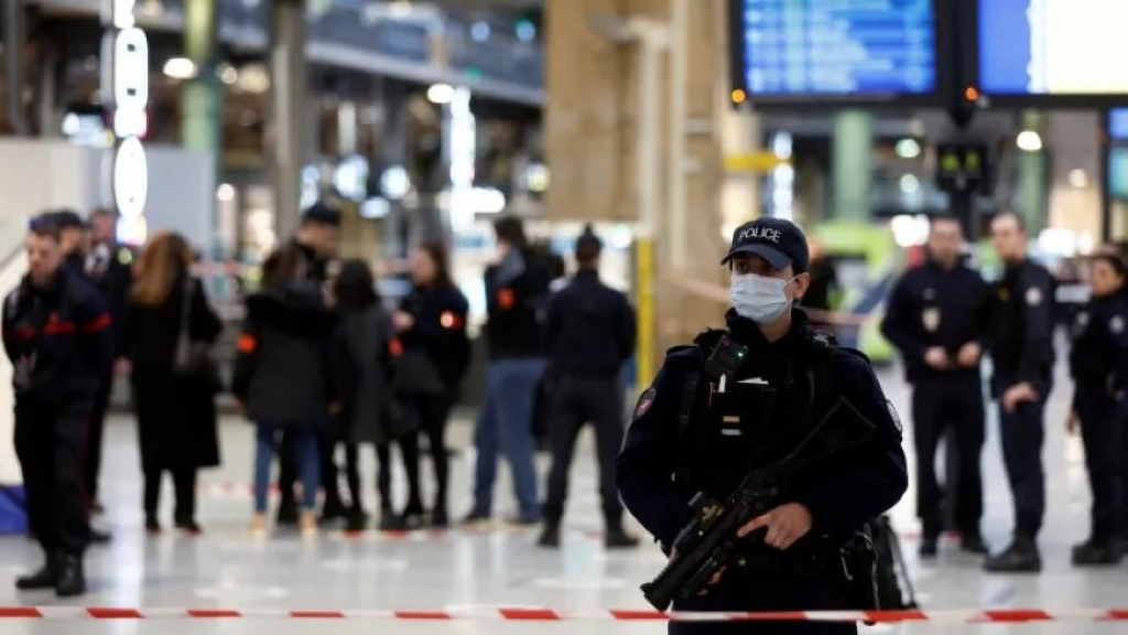  هجوم في محطة قطارات في باريس ووقع إصابات... ماذا عن الجاني؟
