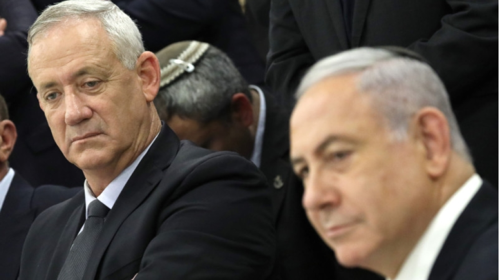 إعلام إسرائيلي: غانتس يحاول تجنيد وزراء وأعضاء 