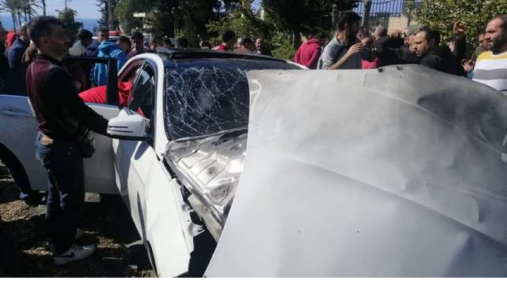 النشرة: ثلاثة شهداء وجرحى باستهداف السيارة في بلدة جدرا في إقليم الخروب