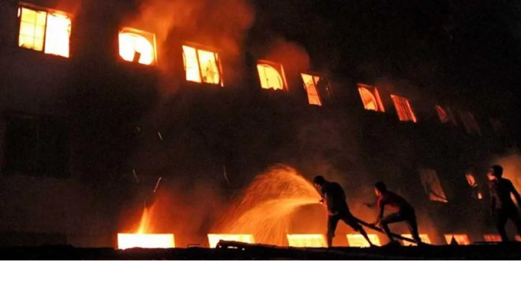 11 قتيلًا باحتراق مصنع للدهانات في الهند