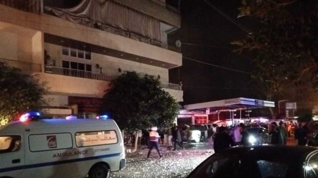 الدفاع المدني: نقل جرحى وسحب جثامين 11 شهيداً وإخماد النيران في المبنى المدمر  في النبطية اثر غارة جوية إسرائيلية