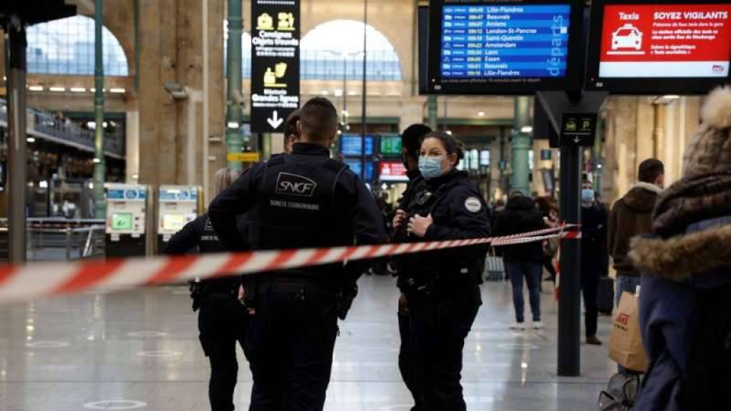 مقتل رجل هدد شرطيين بسكين جزار في باريس