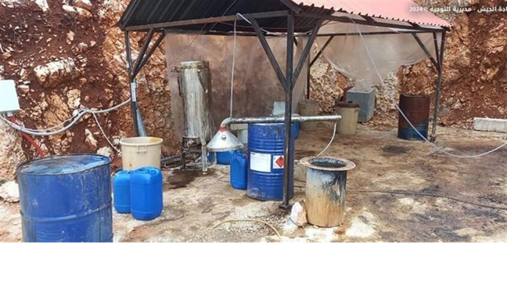 بالصور - الجيش يضبط معملًا لتصنيع المخدرات