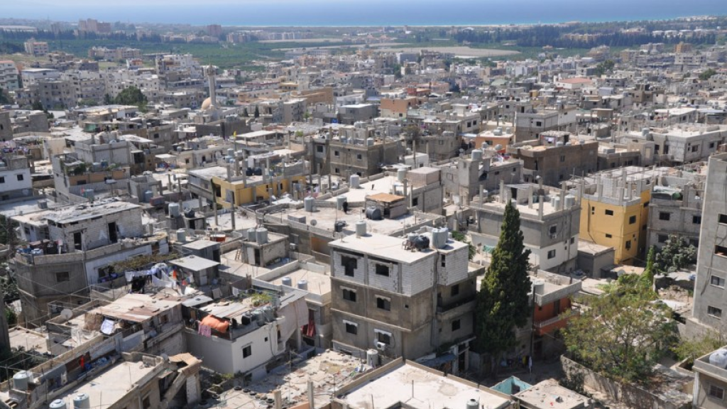 فلسطيني من مخيّم عين الحلوة سلّم نفسه للجيش بعد إطلاقه النار على حاجز عند أطراف المخيّم