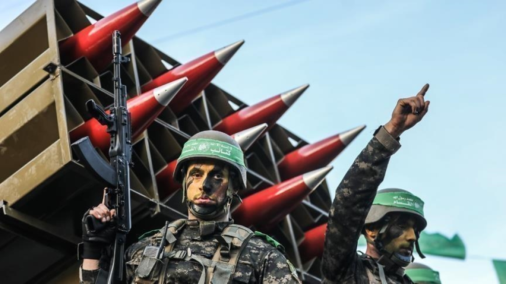 المقاومة الفلسطينية تستهدف تجمعات لجنود العدو