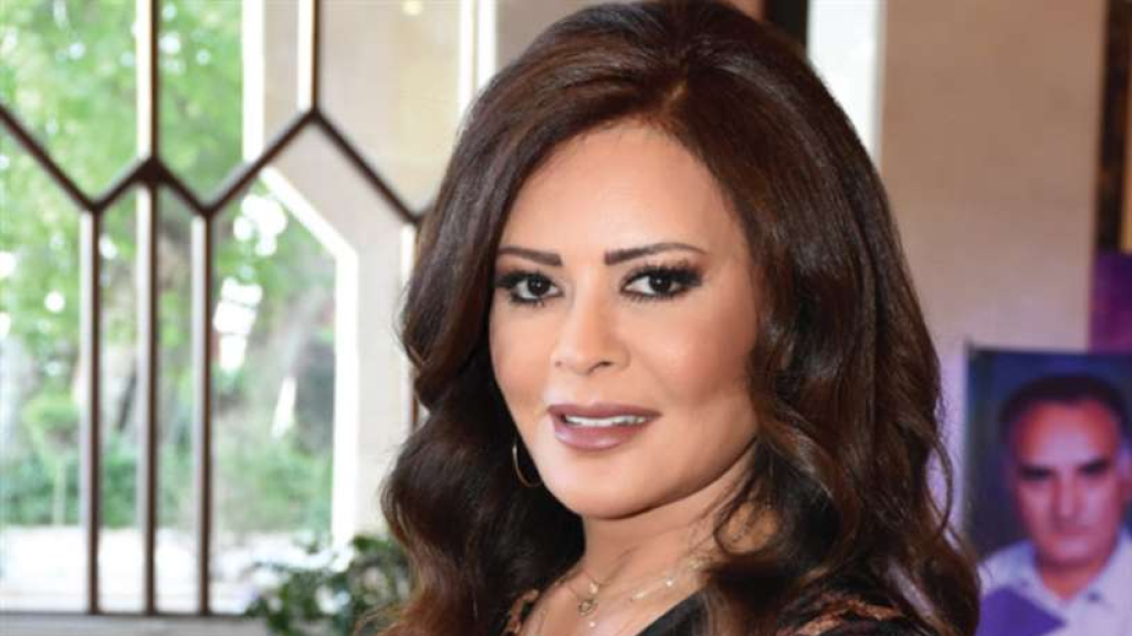 بالصورة.. كارمن لبس تتحدى نادين نسيب نجيم وتهددها بالانتقام