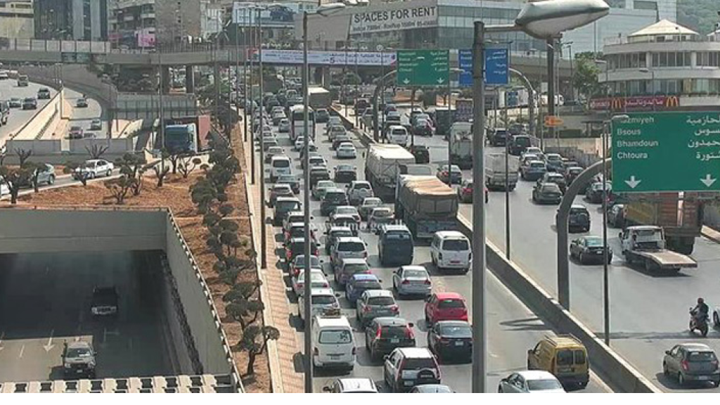 جريحان بتصادم بين 16 سيارة على أوتوستراد الصياد