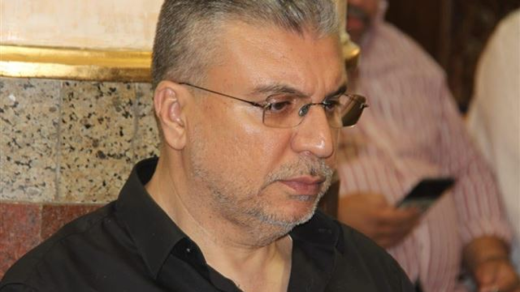 لحظة سقوط الإعلامي المصري عمرو الليثي من الطابق الثالث (فيديو)