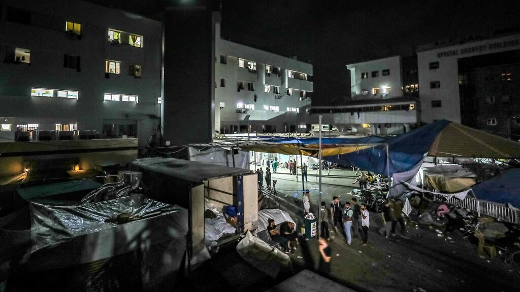 انقطاع الاتصال بالمحتجزين في مستشفى الشفاء في غزة