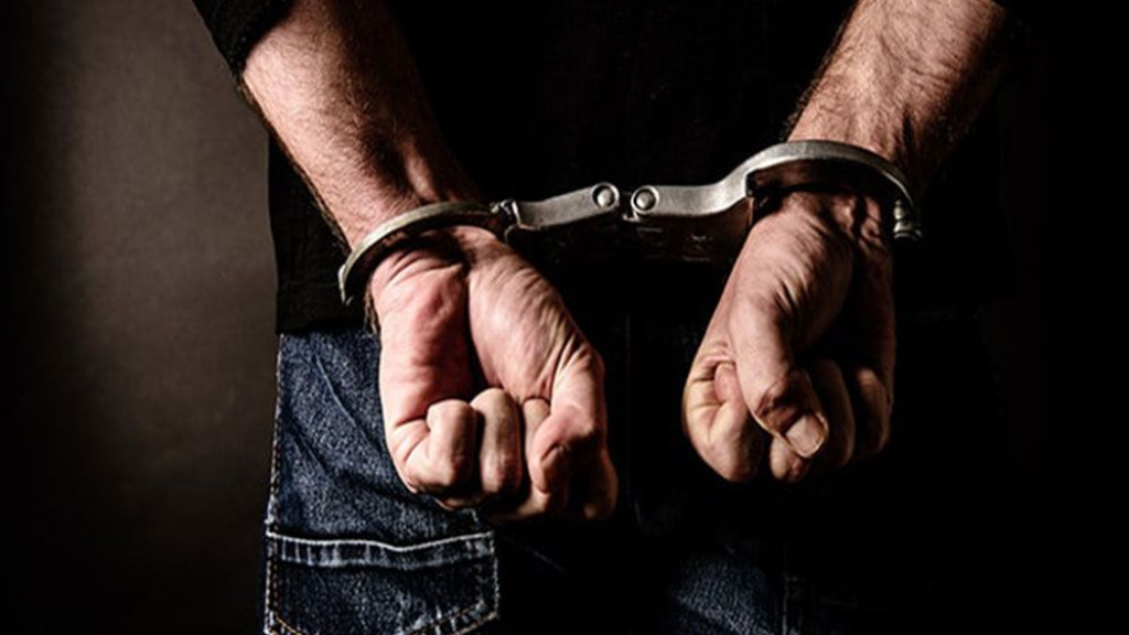 توقيف 3 مواطنين في منطقة طريق المطار لارتكابهم جرائم مختلفة