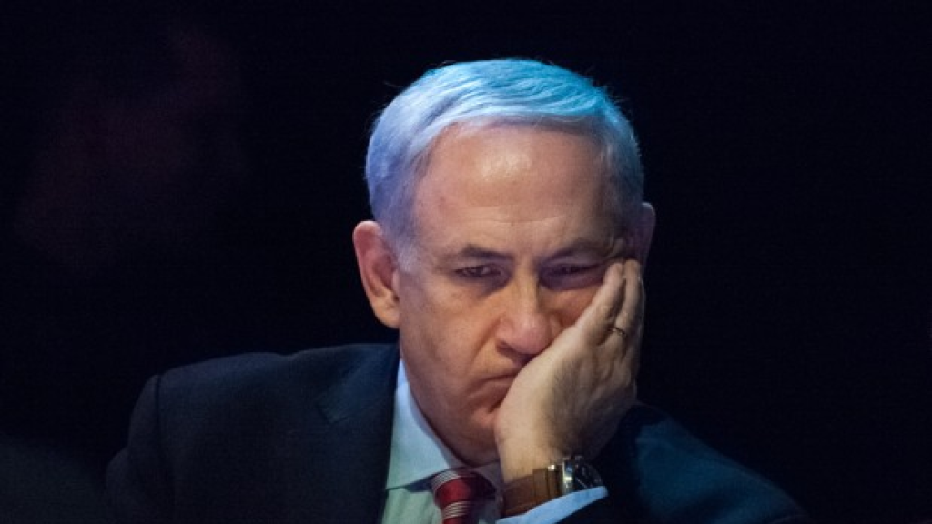 “يدفع “إسرائيل” إلى الهاوية”.. “هآرتس” تقلب الطاولة على نتنياهو