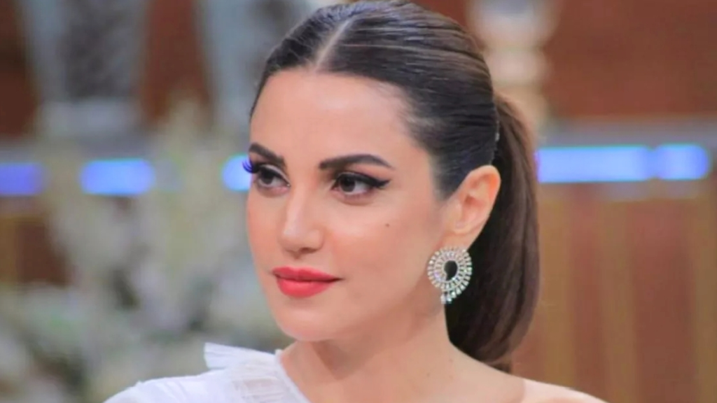 جاوبي بصراحة.. اتجوزتي نور الشريف قبل ما ېموت؟.. إجابة الفنانة درة صاعقة صدمت أرملته 