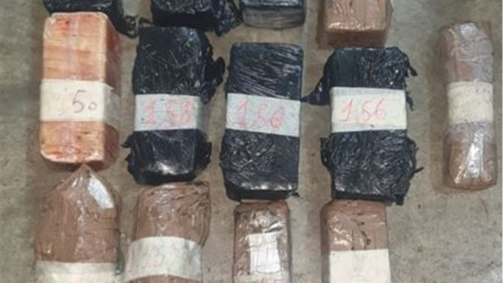 كوكايين بملايين الدولارات داخل شحنة من الموز في مرفأ بيروت!