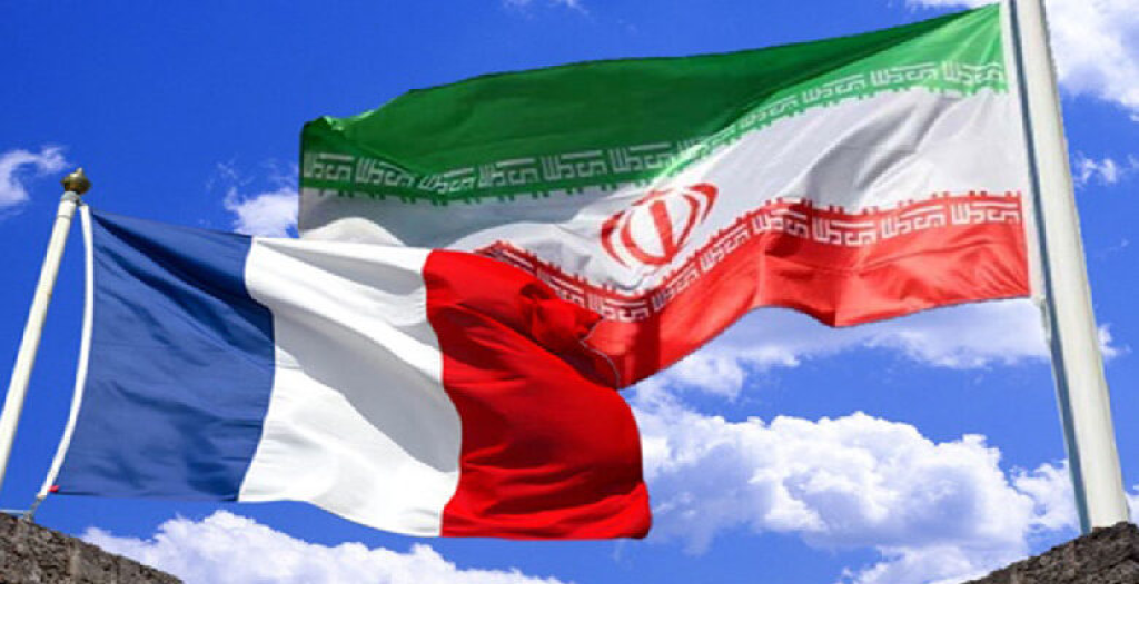 ما الذي يحصل أمام القنصلية الإيرانية في باريس