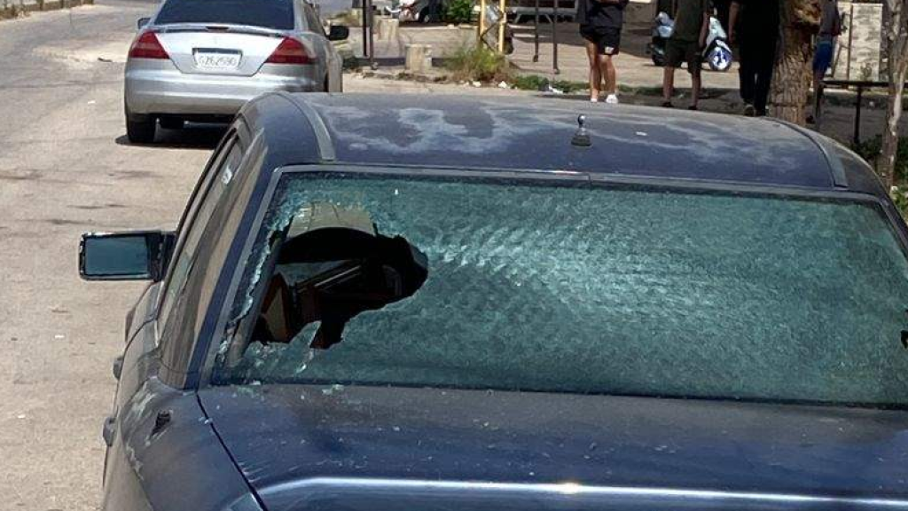 في مدينة لبنانية.. “تحطيم 20 سيارة” وهذه هوية الفاعل!