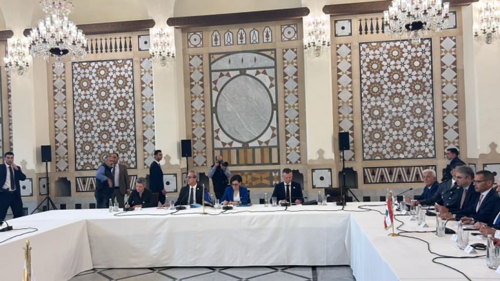 بدء المحادثات اللبنانية القبرصية الأوروبية الموسّعة في السرايا