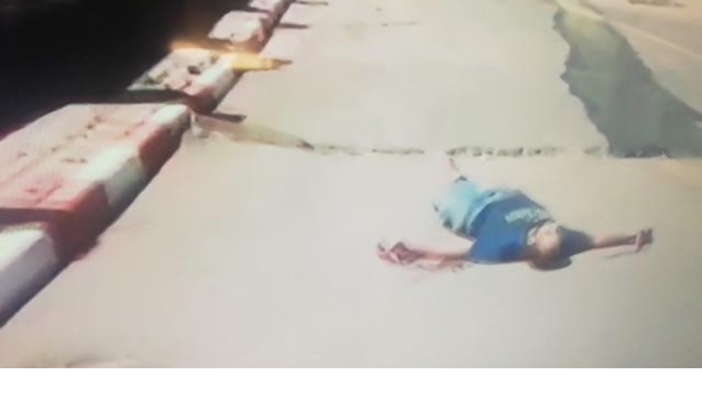 جريمة تهز برج حمود... سيارة تطلق النار على رأس شاب 