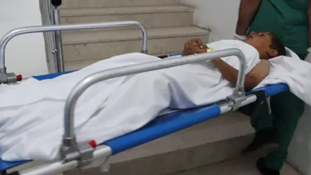 بدء إجلاء المرضى من مستشفى في رفح.. وتحذير من 