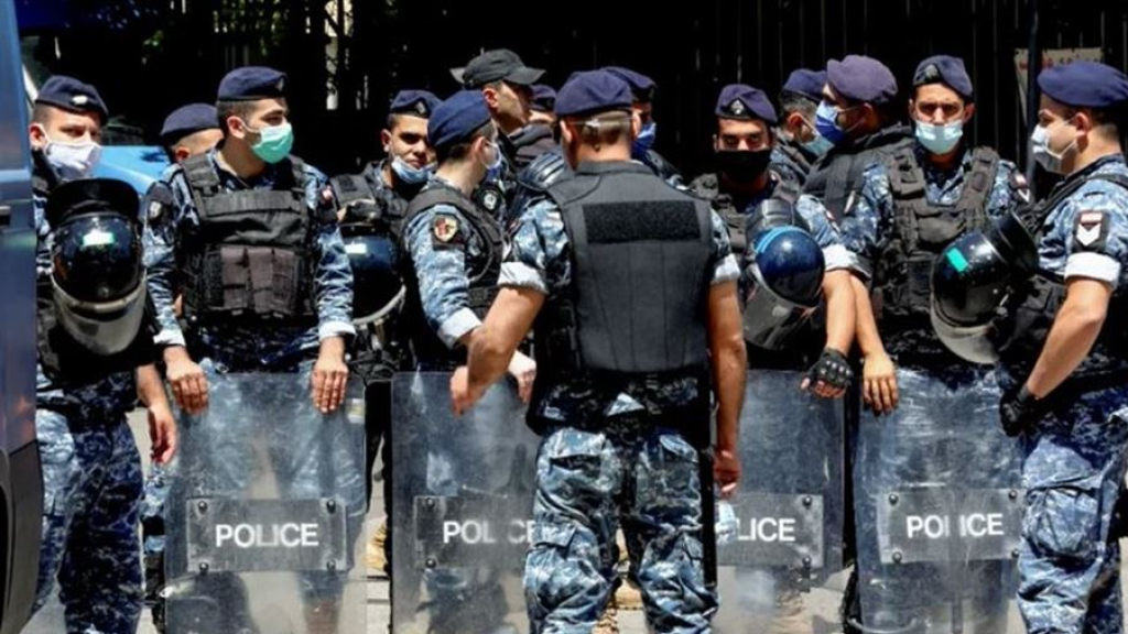 قوى الأمن توقف مطلقي النار على مسؤول 