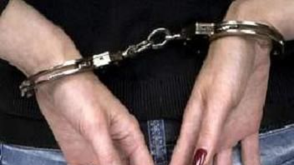 سرق دراجته النارية فقام بحجز زوجته!! 