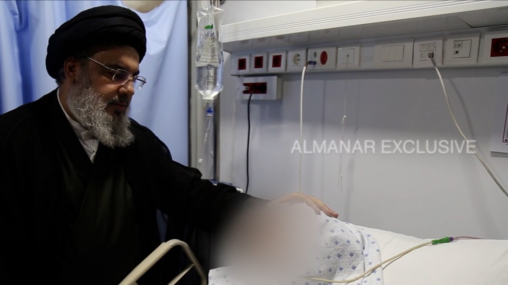 بالفيديو | مشاهد خاصة من زيارة السيد نصرالله إلى والدته الفاضلة “أم حسن” في المستشفى