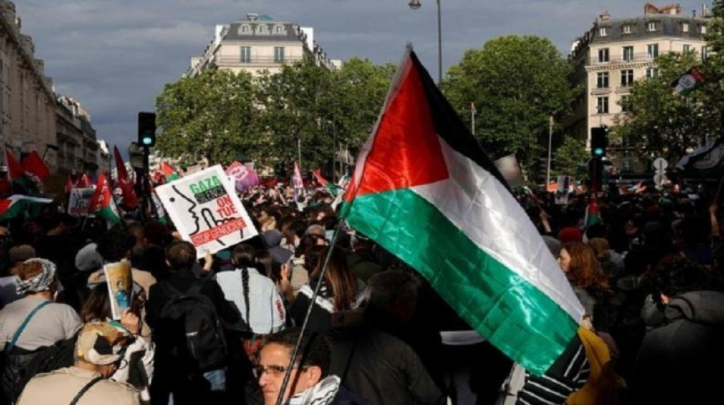 دعوا لمقاطعتها.. تظاهرات أمام مقر قناة فرنسية احتجاجا على بث مقابلة مع نتنياهو