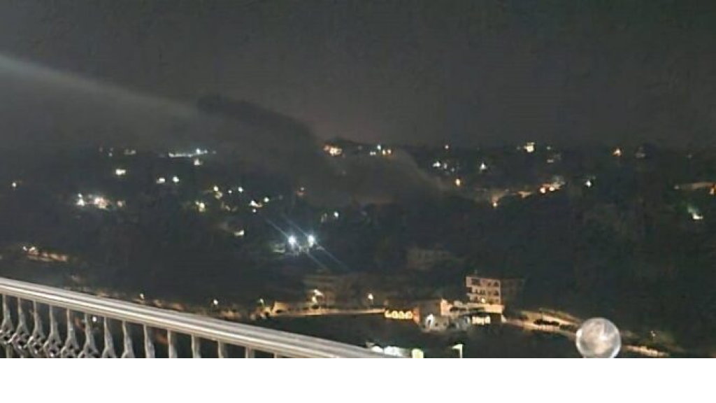 غارة عنيفة على بنت جبيل ليلاً (فيديو)