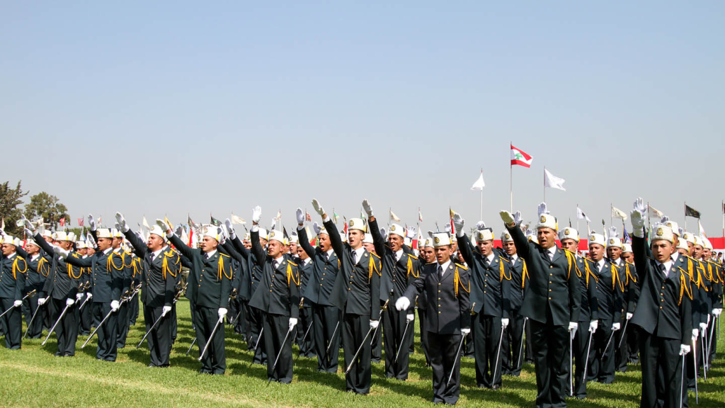 لجنة الدفاع: للاجتماع بقائد الجيش لايجاد مخارج قانونية لموضوع الناجحين في مباراة الحربية