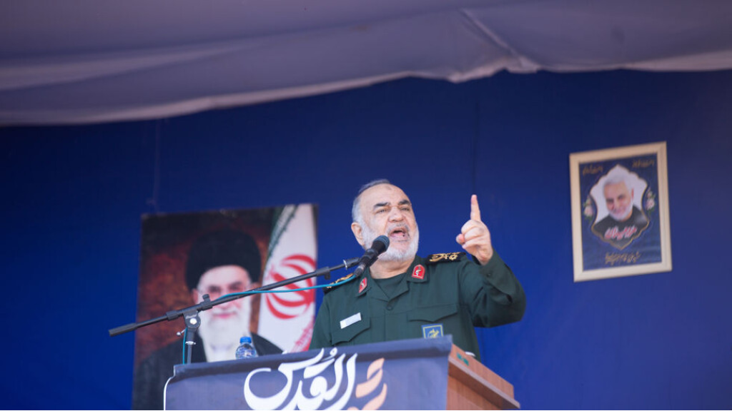 الحرس الثوري الإيراني يتوعد إسرائيل بدفع ثمن استهداف أحد مستشاريه في حلب