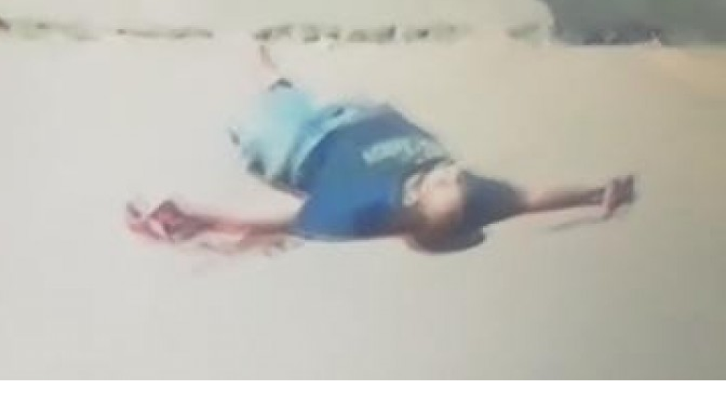 إغتصبها ورمى شقيقها من الحافة ! 