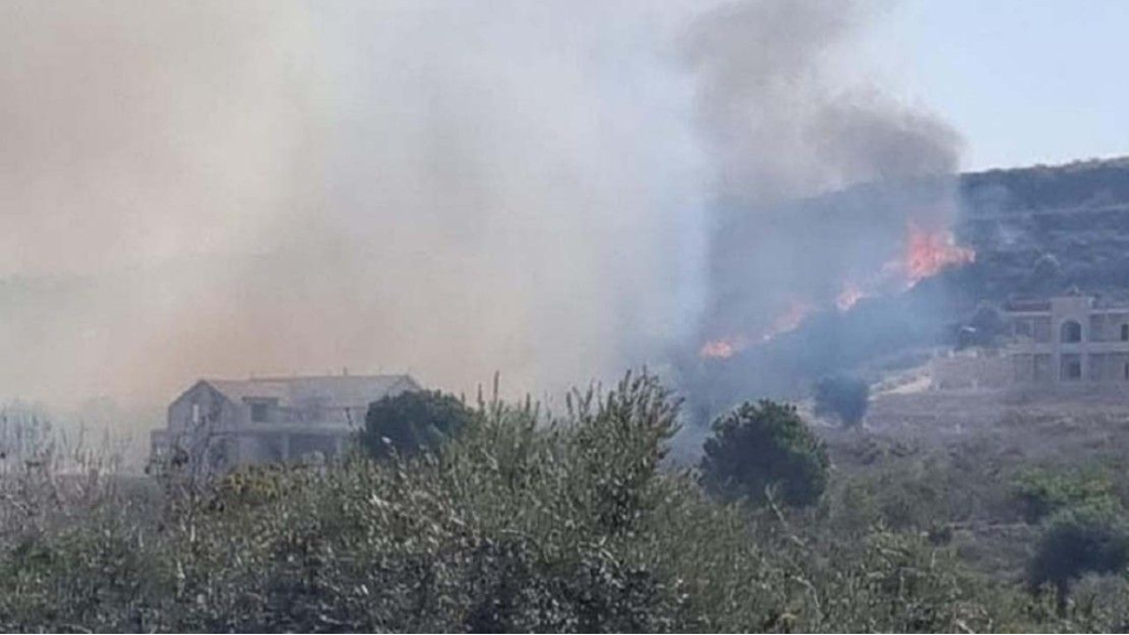 بالفيديو.. العدو يقصف بلدة علما الشعب بالقذائف الفوسفورية ادت الى اشتعال بساتين الزيتون