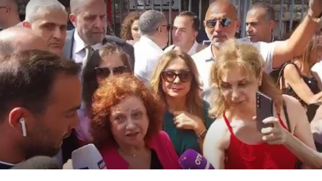 تحرك داعم للقاضية غادة عون أمام قصر العدل في بيروت