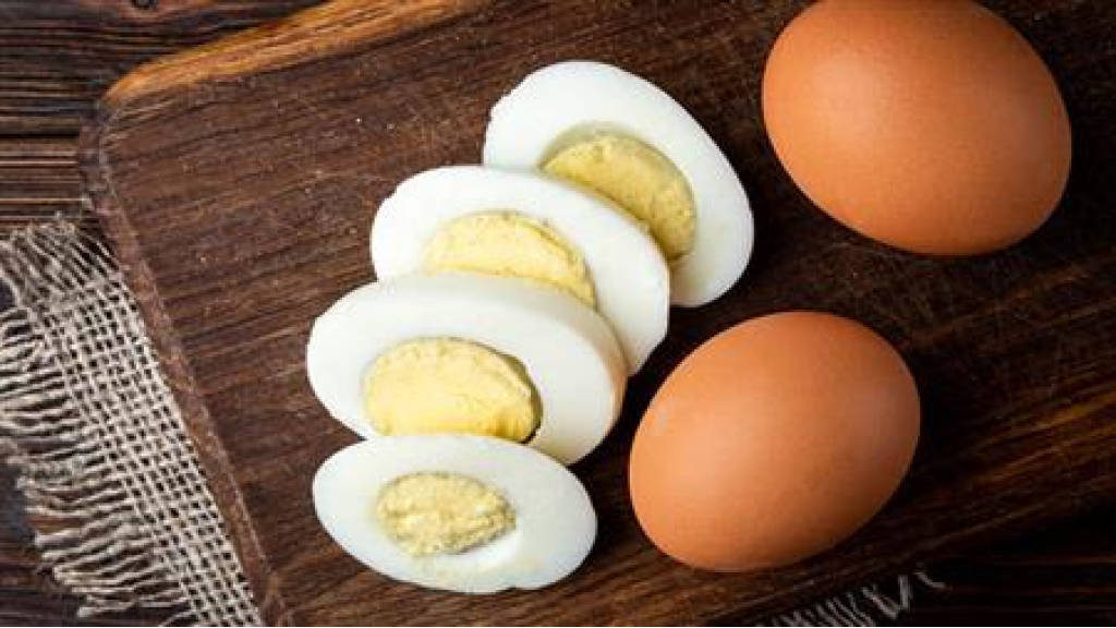 لن تتخيل ما يحدث لعضلة القلب عند تناول البيض المسلوق.. مفاجأة