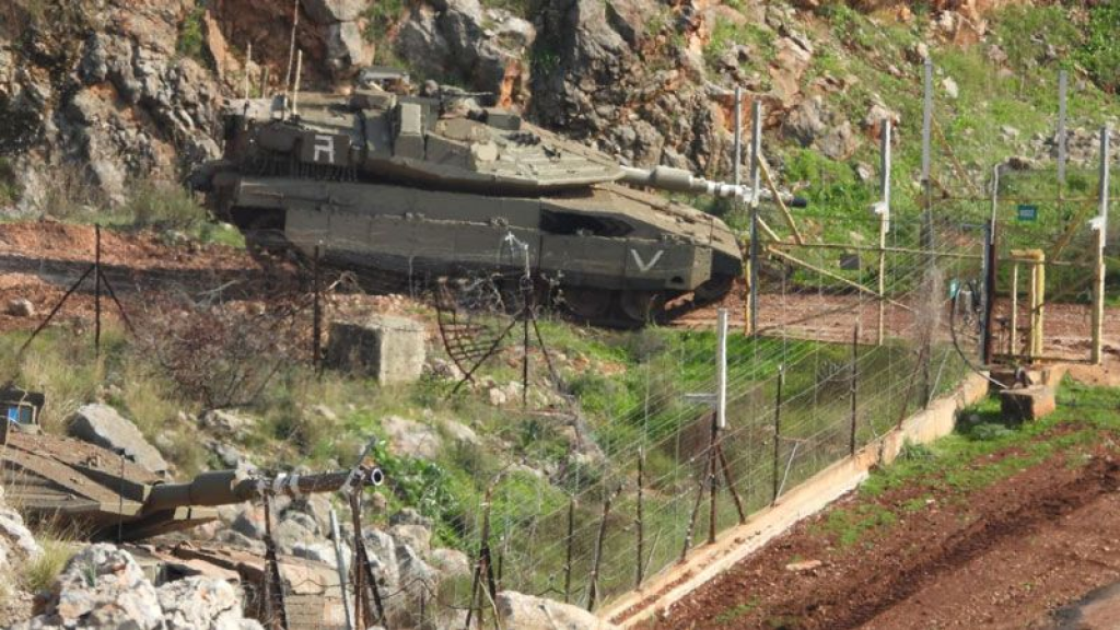 بالفيديو.. الاحتلال يستخدم قذائف من لهب على الحدود الجنوبية 