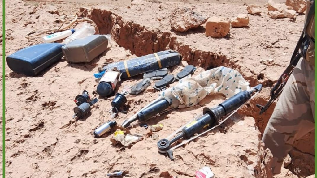 الاستخبارات العسكرية تضبط وتدمر عدد من مضافات وأوكار وكهوف المفارز الإرهابية في صحراء الأنبار بعضها تم تهيئتها حديثاً 