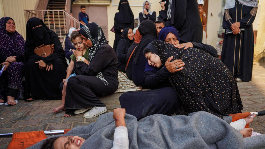 الكشف عن جريمة بشعة في غزة.. الاحتلال دهس سيدة بالدبابة واتخذ عائلة درعاً بشرياً