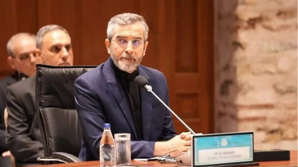 وزير خارجية إيران يحذّر من 