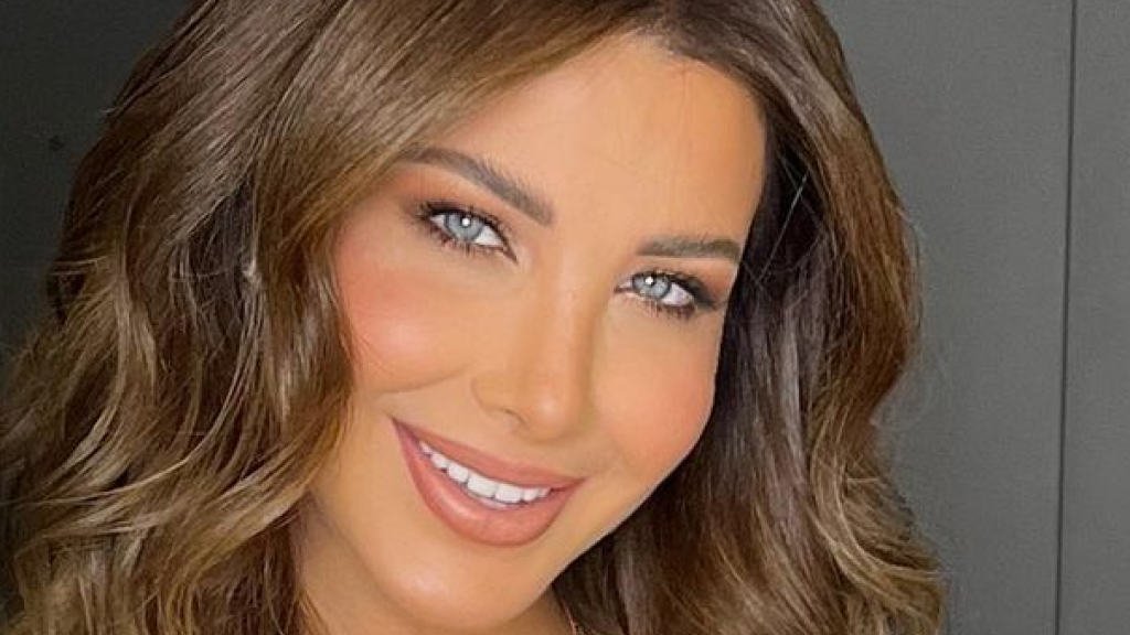 بالفيديو- ليا ابنة نانسي عجرم الصغرى تخطف الأنظار في أحدث ظهور بغنائها 
